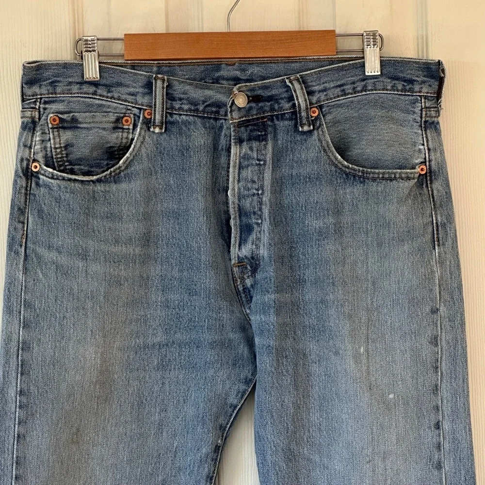 Vintage Levi's 501 Jeans W34 L30 Button Front Distressed Well Worn Light Wash‎